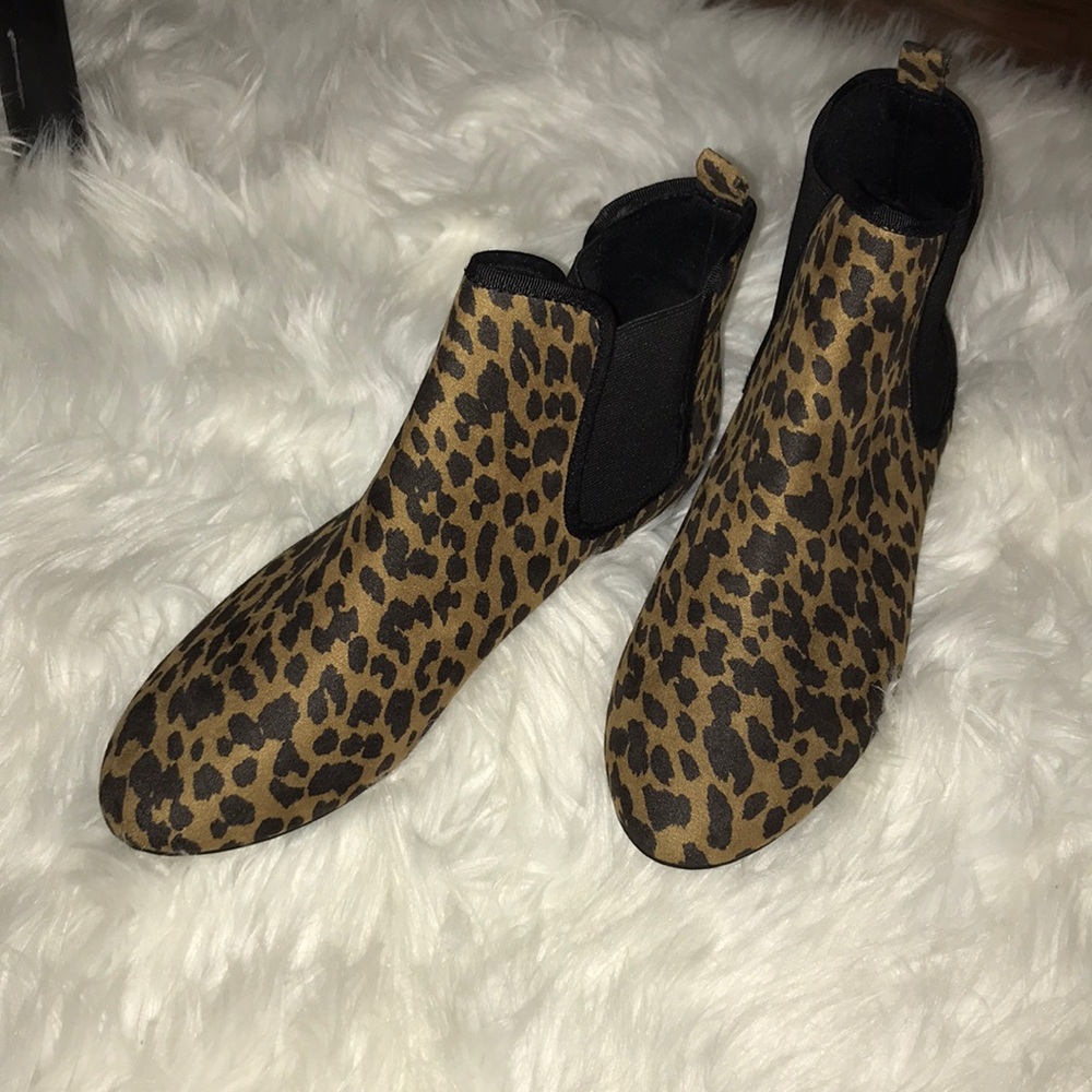 Old navy leopard print booties